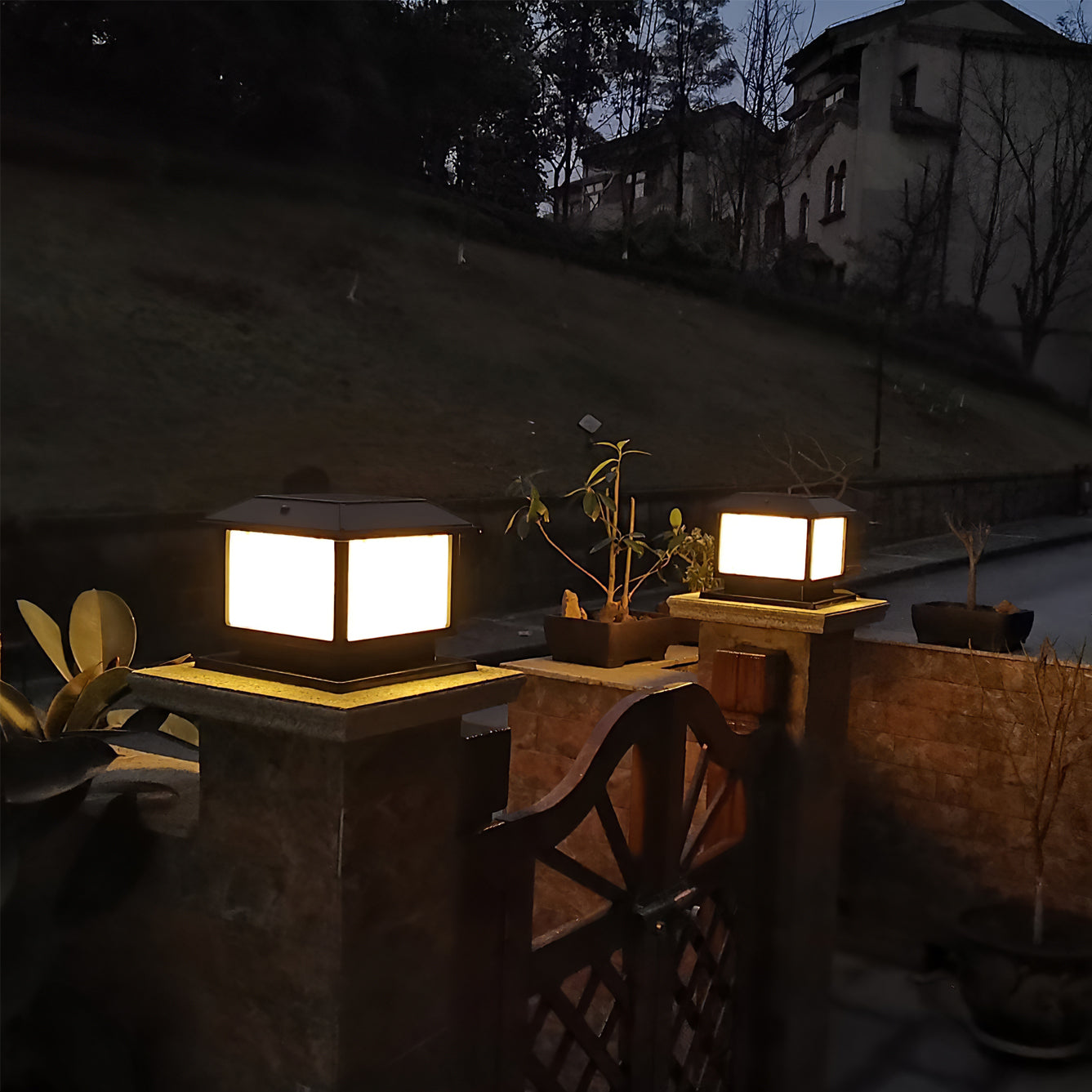 Frosted Drum Solar Outdoor Table Lamp